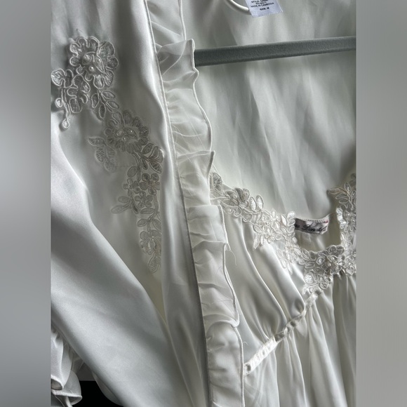 Gorgeous white lingerie set - NWOT - Picture 2 of 5